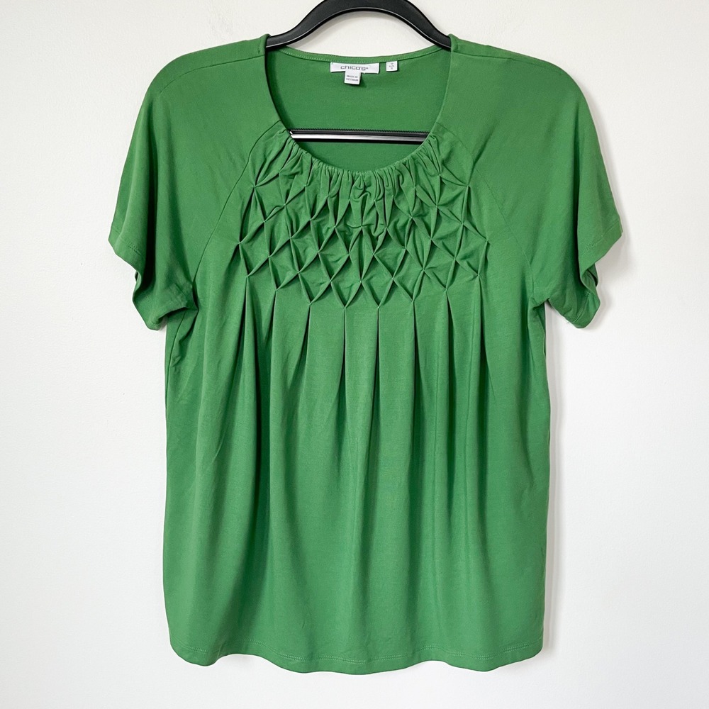 Chico's Short Sleeve Top Smocked Pleated Diamond Pattern Yoke Womens Small Green